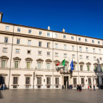 L'Italia frena sull'escalation: Meloni blinda il Paese e dichiara guerra agli speculatori